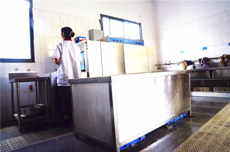 西华大学学校食堂91免费看黄片设备现场图片